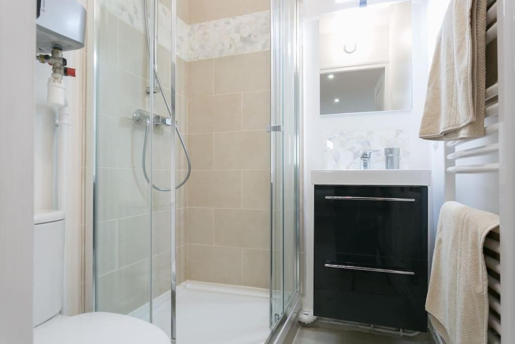 Rose, Appartement Confortable Proche Metro Montrouge Extérieur photo